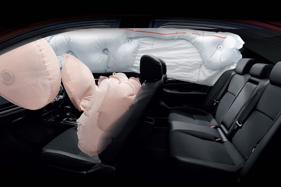 Driver and front passenger SRS airbags with side i-SRS airbags and side curtain airbags as standard safety equipment