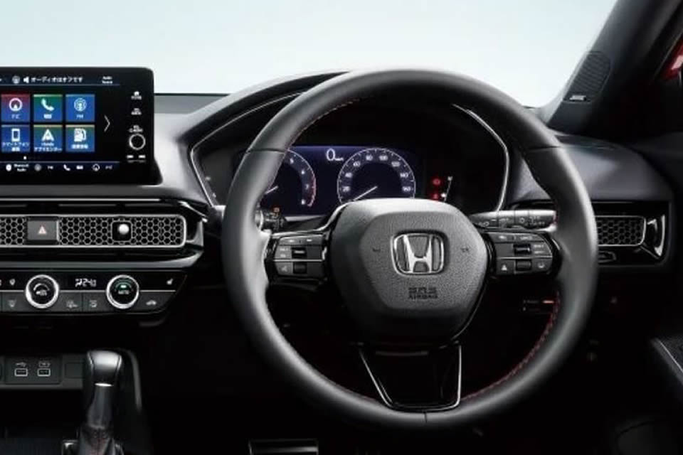 <strong>Adaptive Cruise Control with Paddle Shifters</strong><Br>Maintain vehicle speed without having to keep your foot on the accelrator pedal.