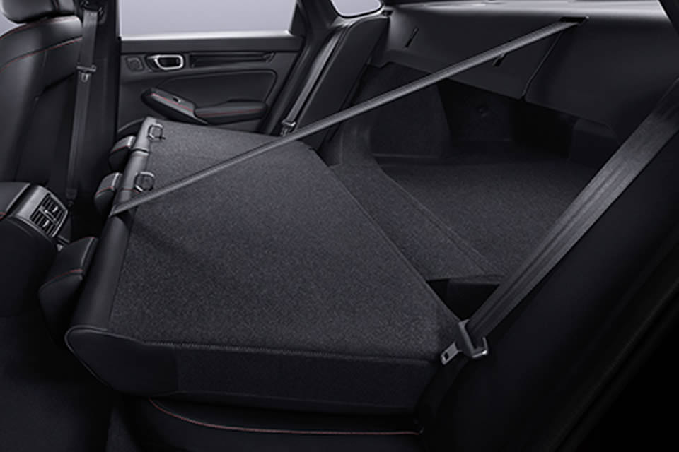 <strong>60/40 Fold Down Seats </strong><Br> Fold down rear seats to flexibly configure the extra room you need.