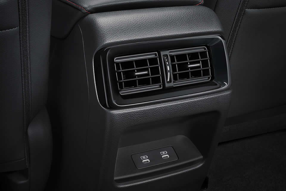 Adjustable rear aircon vents ensure comfort and power USB outlet for all passengers