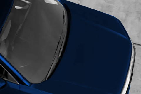 <strong>Dominating Hood Design</strong><br>Parallel lines on the hood give a commanding attitude.