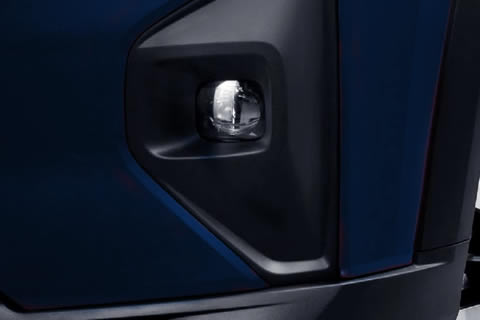 <strong>LED Projector Fog Lamps</strong><br>Designed to aid visibility in misty weather conditions.