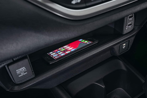 <strong>Wireless Smartphone Charger</strong><br />Conveniently charge your smartphone without the need of a cable.