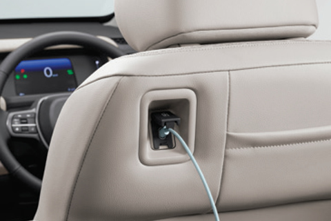 <strong>Rear Seat Type-C Charging Ports</strong><br>Power up on the go with Type-C charging ports in the rear seats.