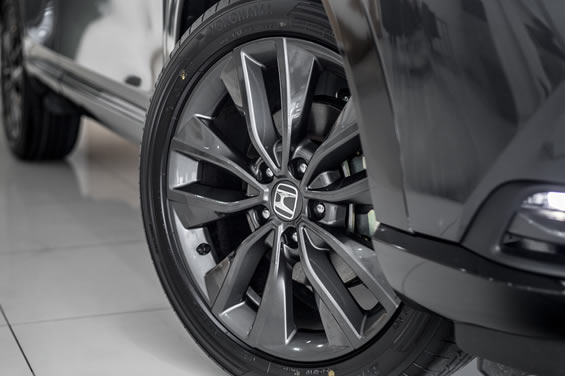 New stylish 18'' Alloy wheel