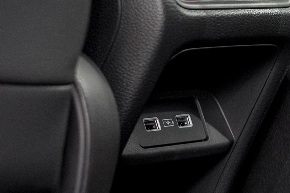 USB port for rear passengers