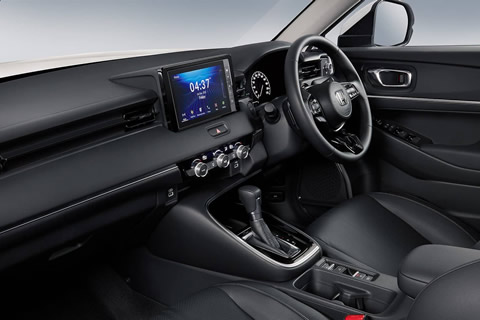 The modern interior of the Honda HR-V is equipped with advance features that provide comfort and enhance the sportiness with Display Audio 