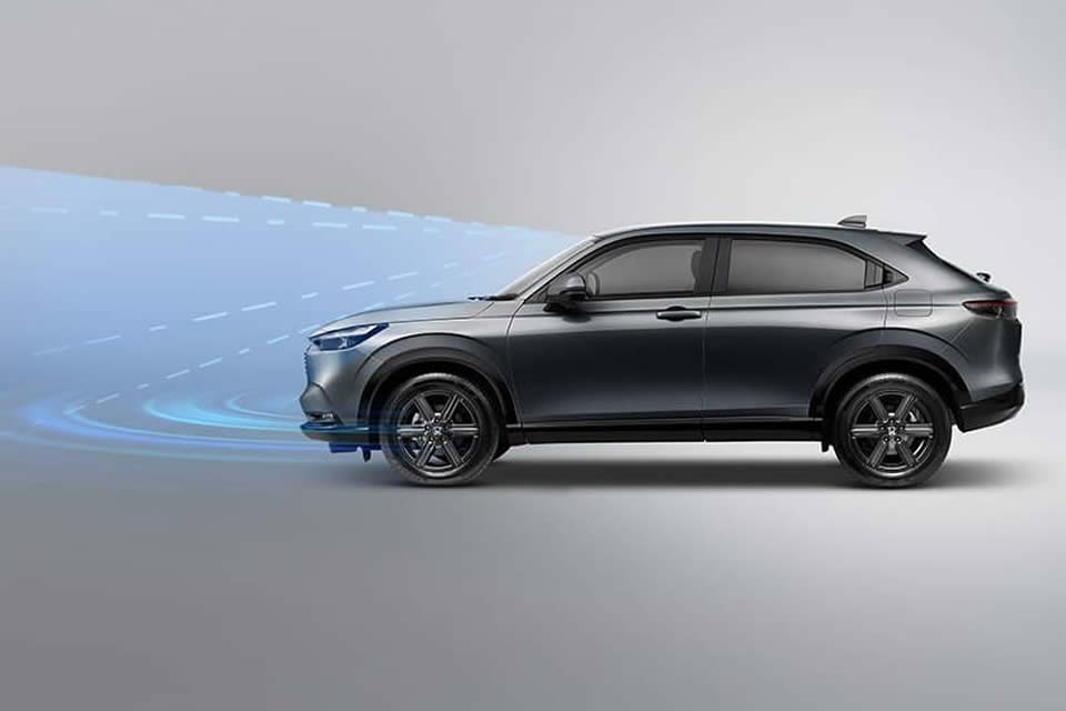 <strong>Collision Mitigation Braking System (CMBS)</strong><br>Designed to detect and alert the driver of a potential collision. It also reduces vehicle speed to minimise impact if a collision becomes unavoidable.