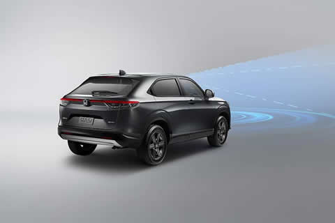 <b>Road Departure Mitigation System</b><br>Alerts the driver when it detects the vehicle may have unintentionally deviated from its lane or is suddenly leaving the roadway altogether.