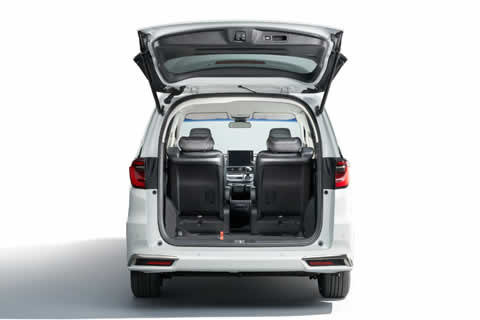 Handsfree Power Tailgate open at suitable height for convienient loading & unloading of cargo & luggages