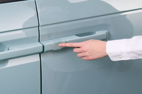 <strong>Visible Freshness</strong><br />Our PM2.5-detecting purification system actively cleans cabin air while displaying purity levels on your climate display.