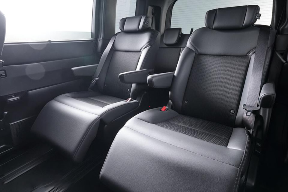 2nd row ottoman seats