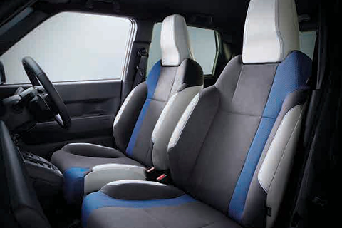 <strong>Front Sport Seats</strong><br />Fabric and leather combination seats designed to provide firm, supportive comfort.